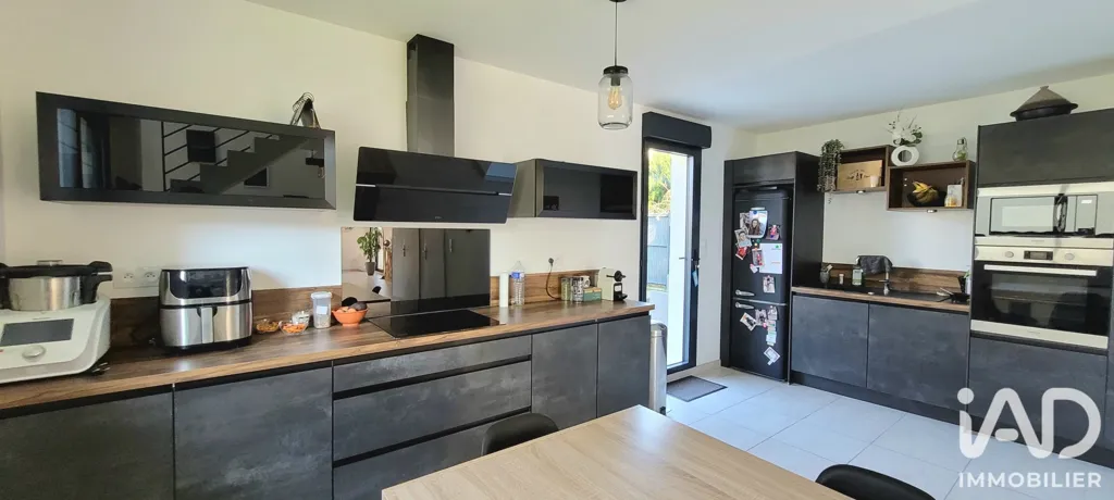 Cucina - Contemporary House with Garden in Oissel
