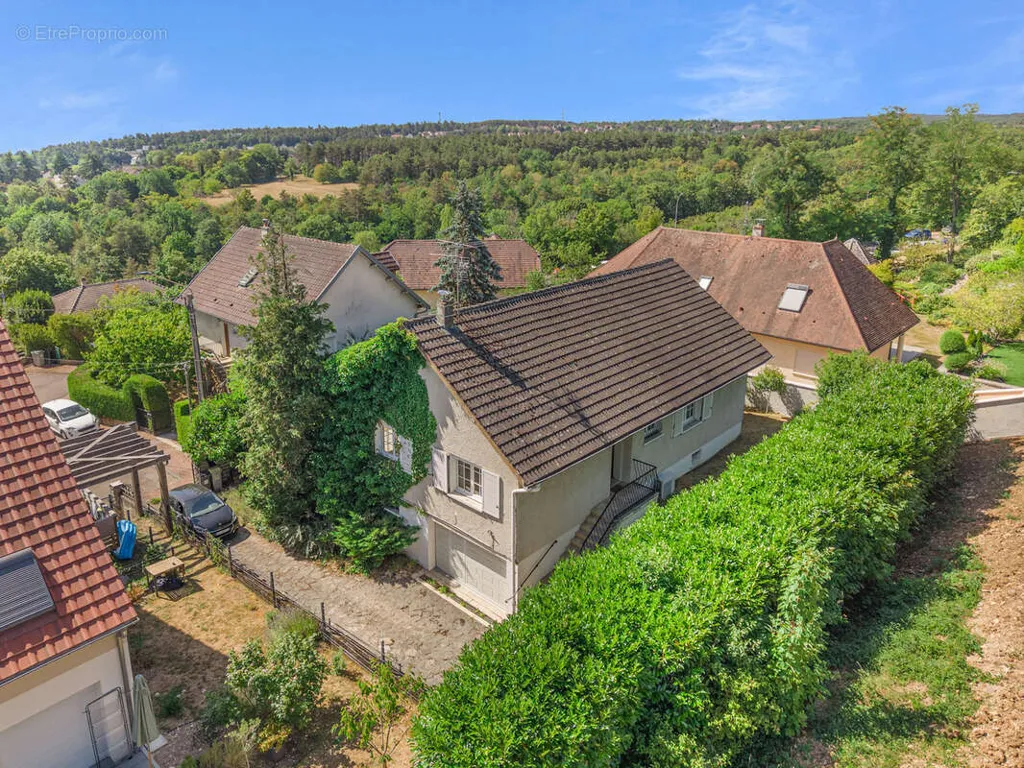 Vista aerea - 6-Piece House with Mountain View in Dijon