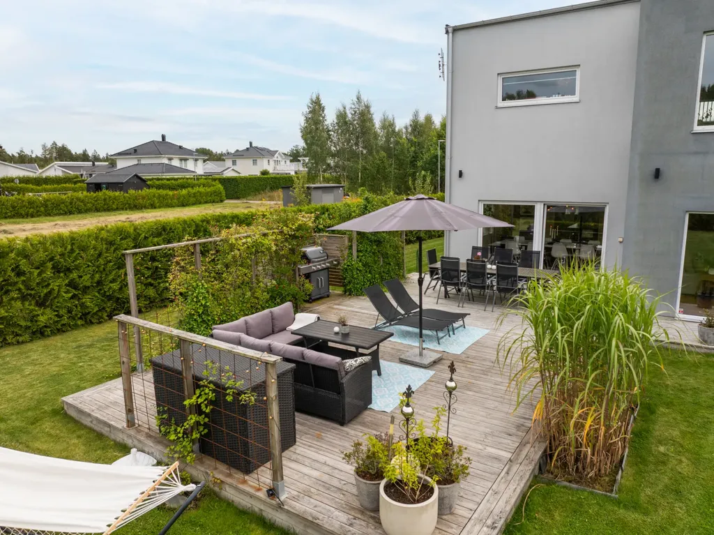 Aed - Contemporary Villa with Rooftop Terrace in Bråstorp
