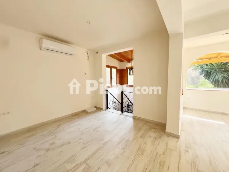 Séjour - Maison 4 pièces à ES