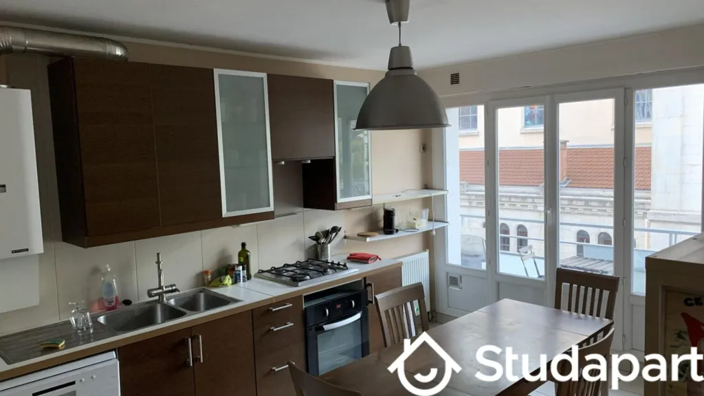 Cuisine - Chambre en Colocation avec Vue sur Grenoble