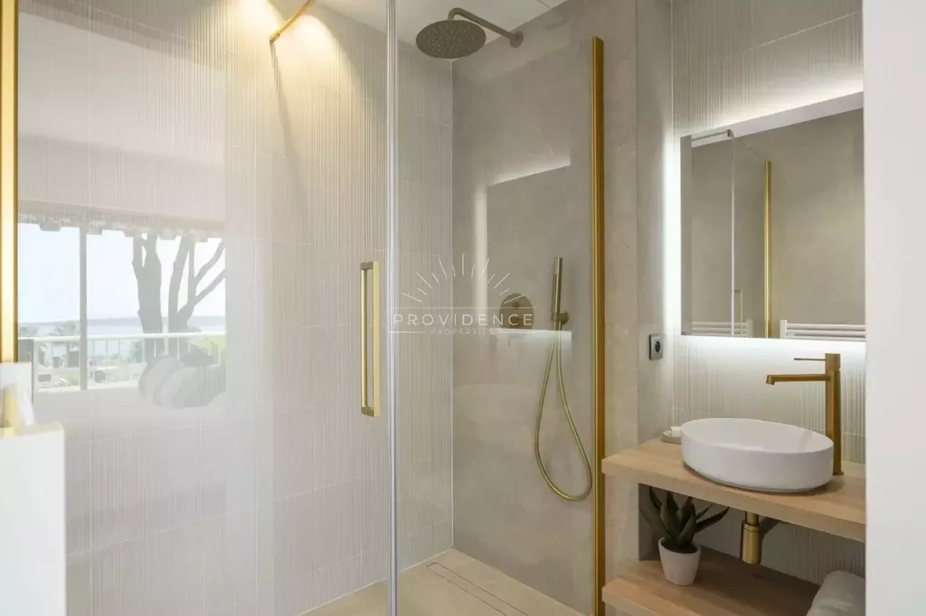 Vannitoad - Luxury Flat with Sea View in Cannes