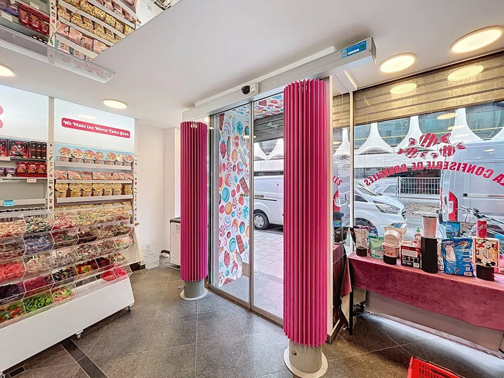 Toad - Commercial Space with Large Frontage in Brussels