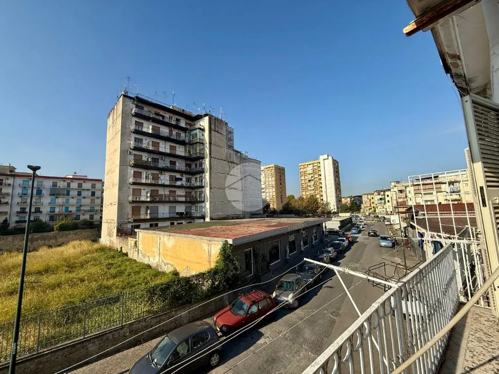 Balcon - 3-Room Apartment with Balcony in Naples