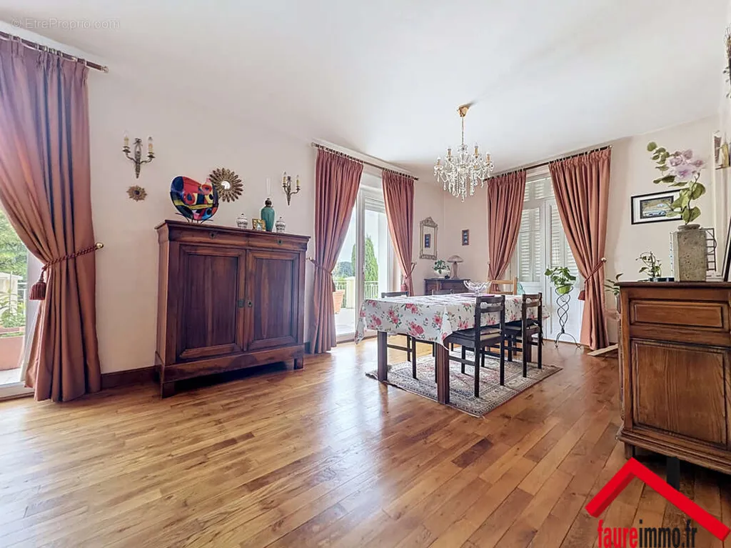 Dining Room - House with Garden and Terrace in Objat