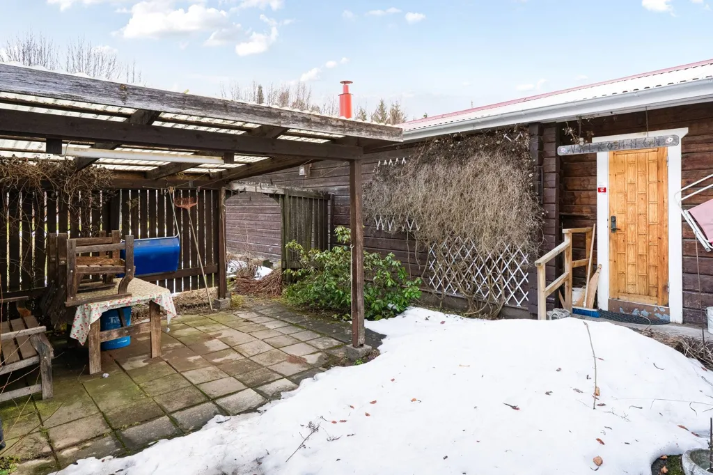 Jardin - Charming Villa with Rustic Lounge in Karlbo