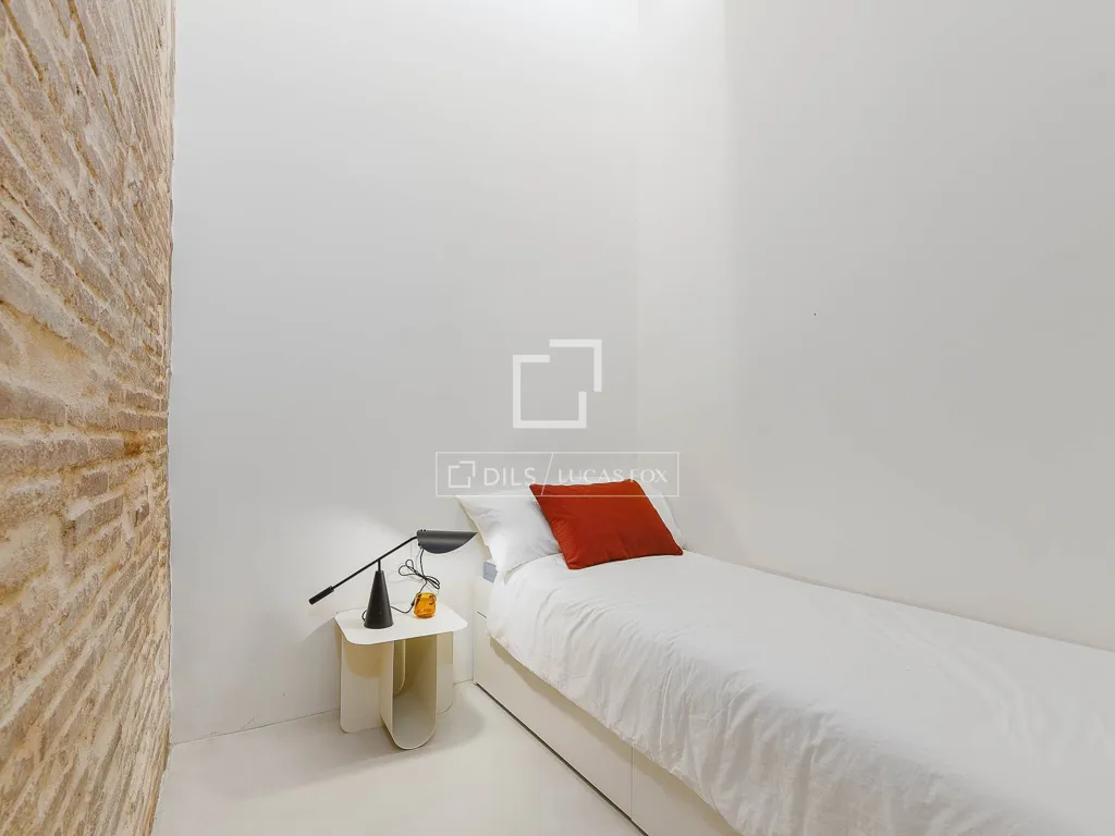 Chambres - Renovated Apartment with Mezzanine in Eixample, Barcelona