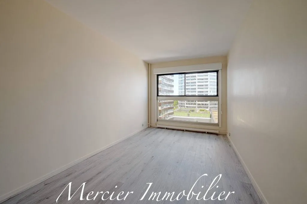 Pièces - Appartement d'Angle avec Vue Panoramique sur Seine à Paris