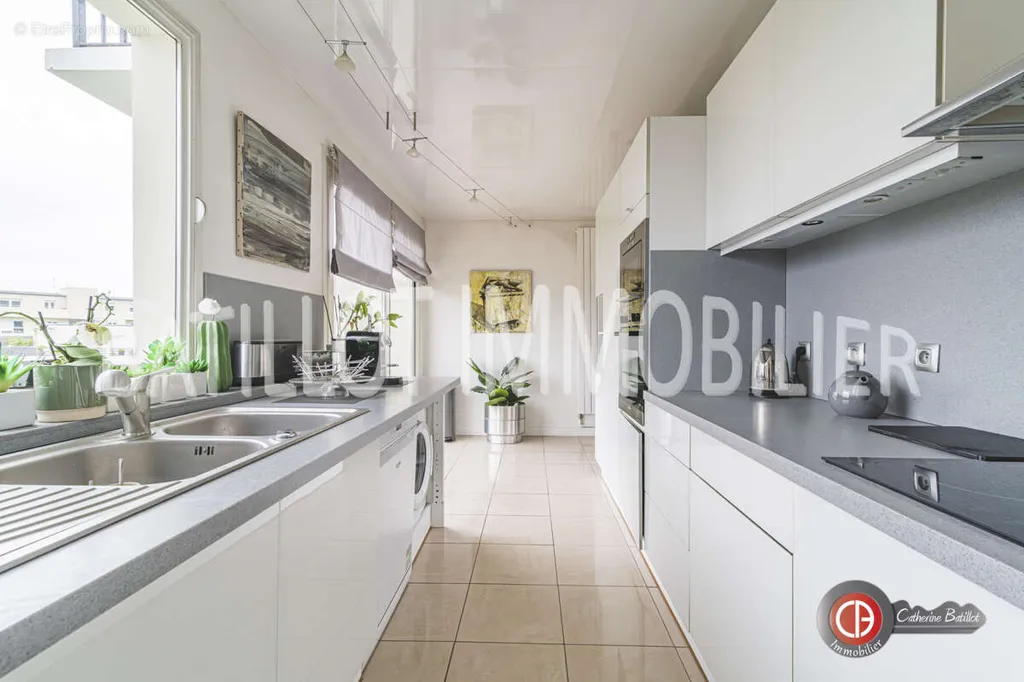 Cucina - Duplex Apartment with Terraces in Pasteur Clémenceau