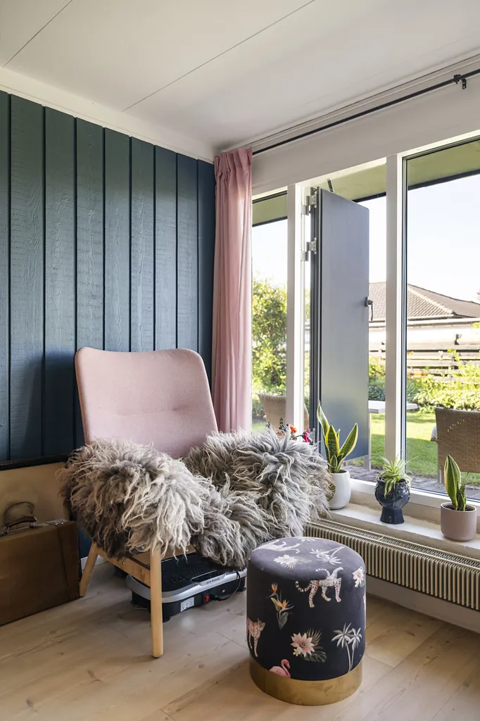 Séjour - Architectural Villa with Garden in Quiet Area