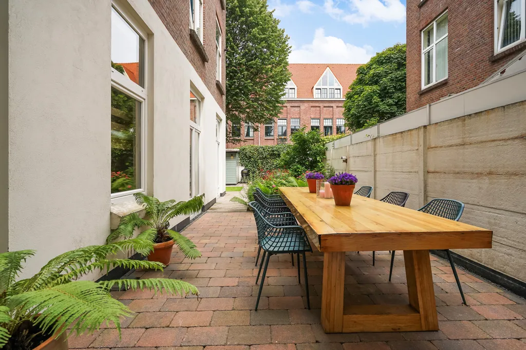 Jardin - Ground Floor Flat with Deep Garden in 's-Gravenhage
