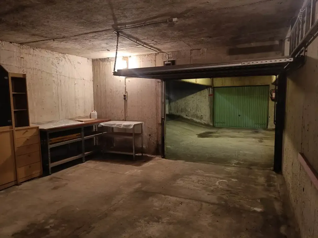 Garage - Spacious Garagebox in Genk Centre