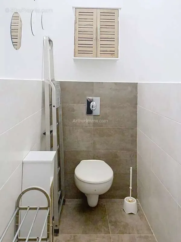 Salles de bain - Appartement rez-de-jardin avec terrasse à Algajola