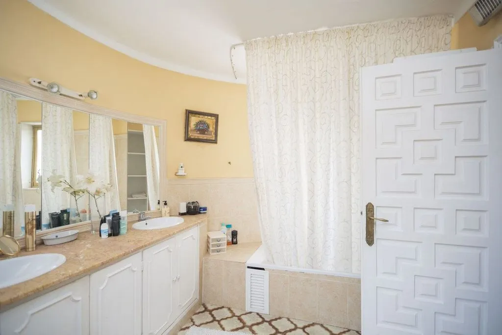 Salles de bain - Luxury Villa with Pool in Marbella Centre