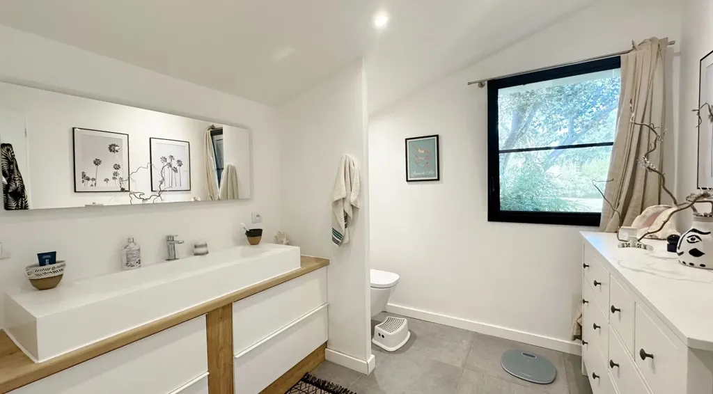 Salles de bain - Maison 6 pièces à Seignosse