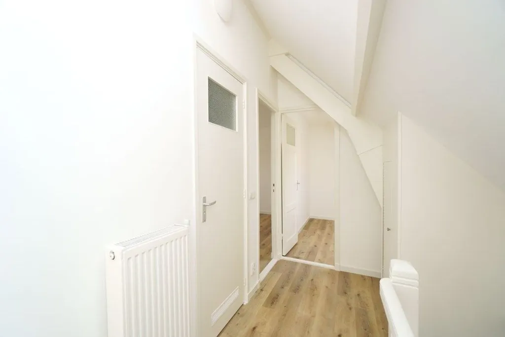 Entrée - Bright Four-Room Apartment near De Fahrenheit, The Hague