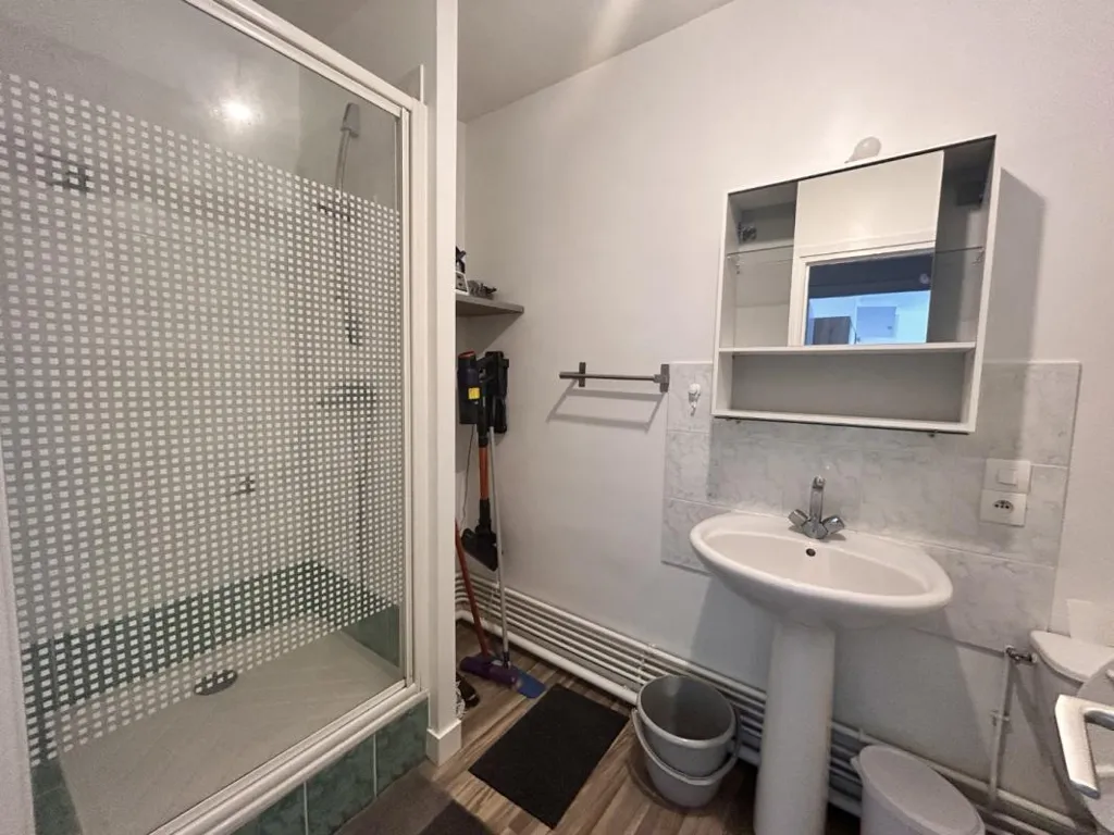 Salles de bain - Appartement Meublé avec Balcon au Centre de Lisieux
