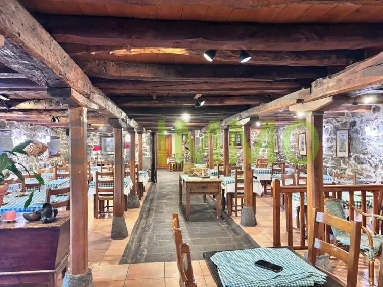 Salle à manger - Ensemble Immobilier avec Auberge et Maison au Calme à Mazayes