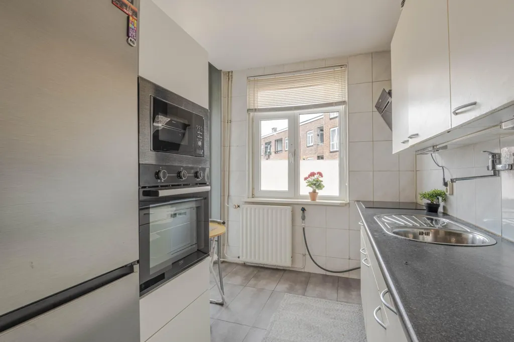 Cucina - 3-Bedroom Apartment with Loggia in Rotterdam