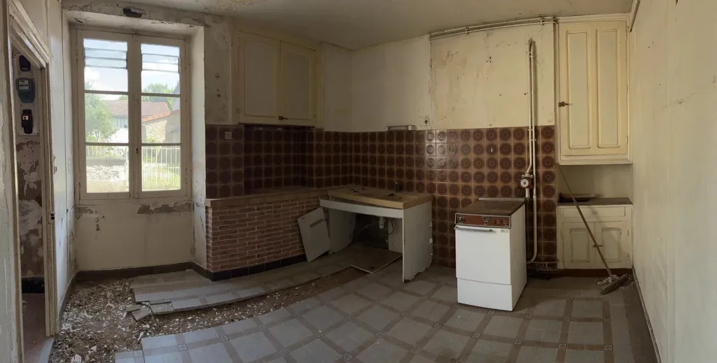 Kitchen - Renovated Town House with Courtyard in Montmorillon