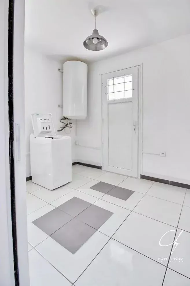 Utility Room - Renovated Villa with Garden in Sainte-Maxime