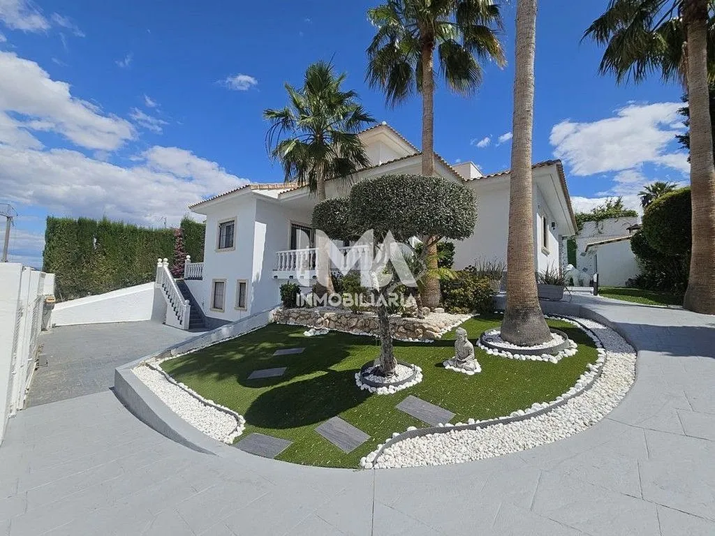 Exterior - Chalet with Pool and Terrace in Montepilar
