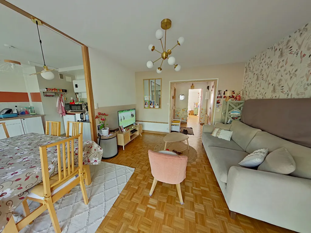 Séjour - Appartement Rénové avec Parking à Châtellerault