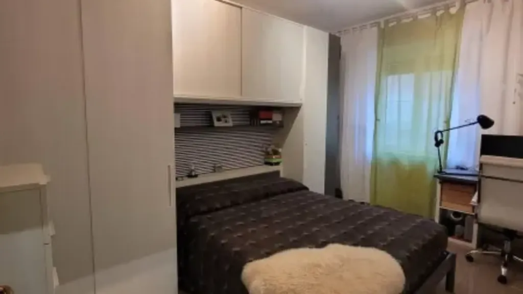 Chambres - Rusticated Two-Bedroom Apartment in Quinto Romano, Milan