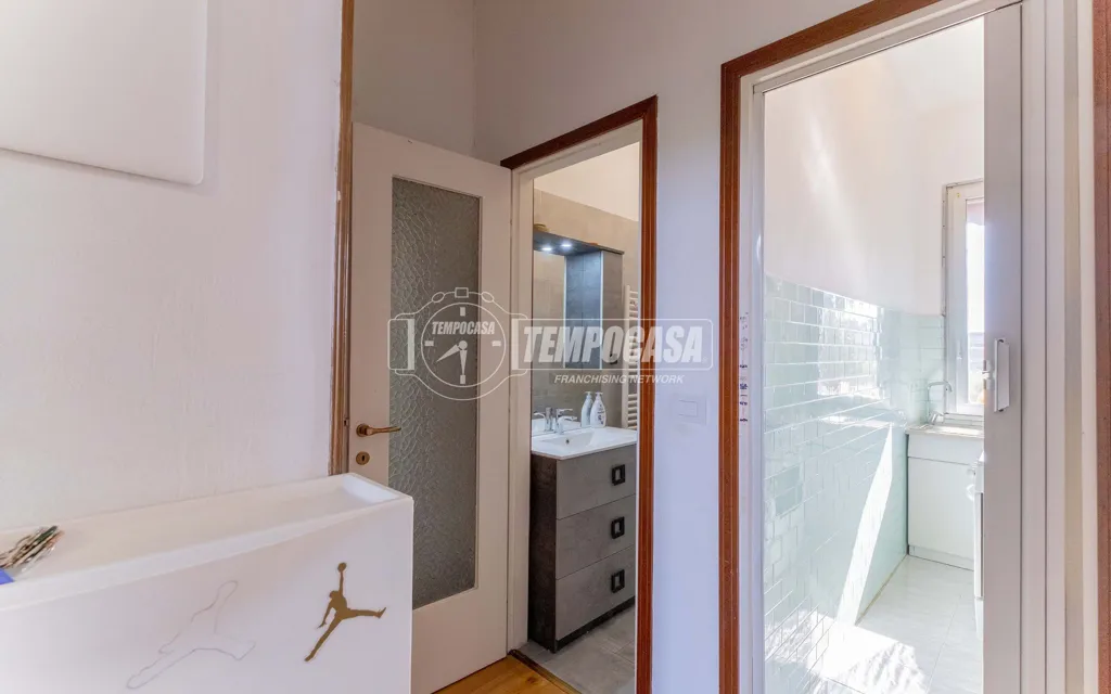 Vannitoad - Brightly Lit Two-Bedroom in Novate Milanese