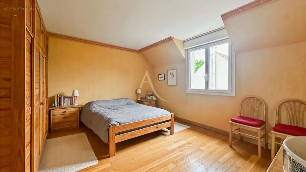 Chambres - Maison de 7 Pièces avec Jardin à Courdimanche