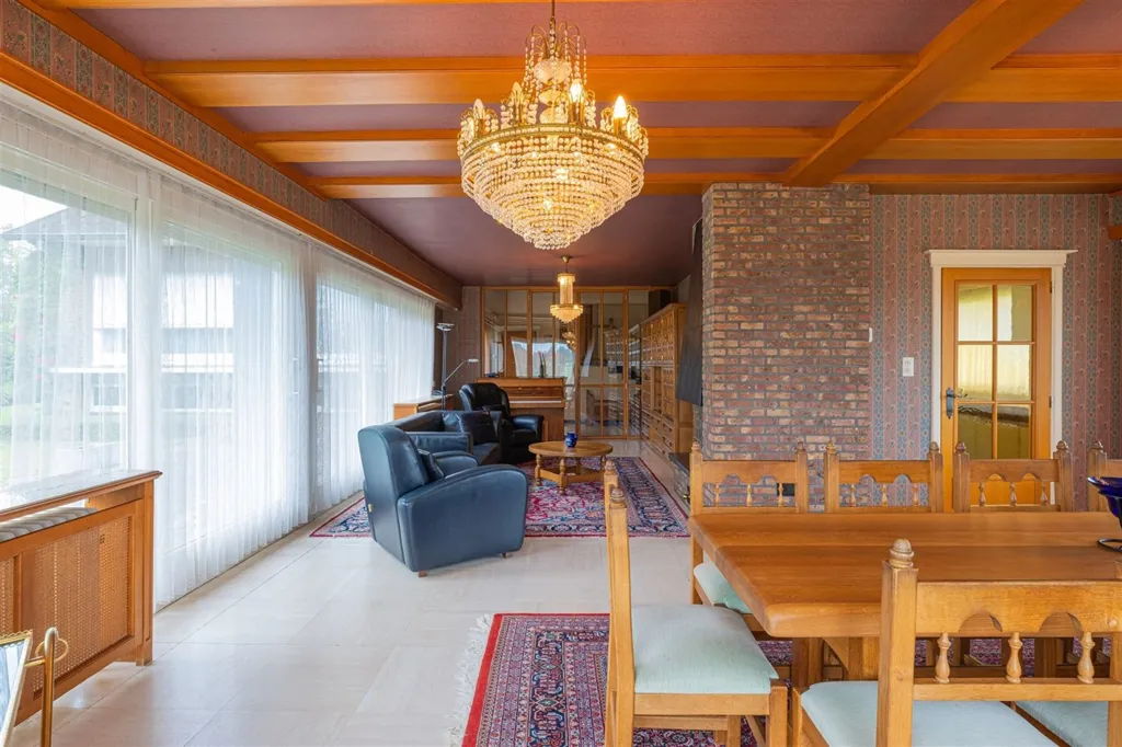 Salle à manger - Maison Pleine de Caractère avec Grand Garage à Herne