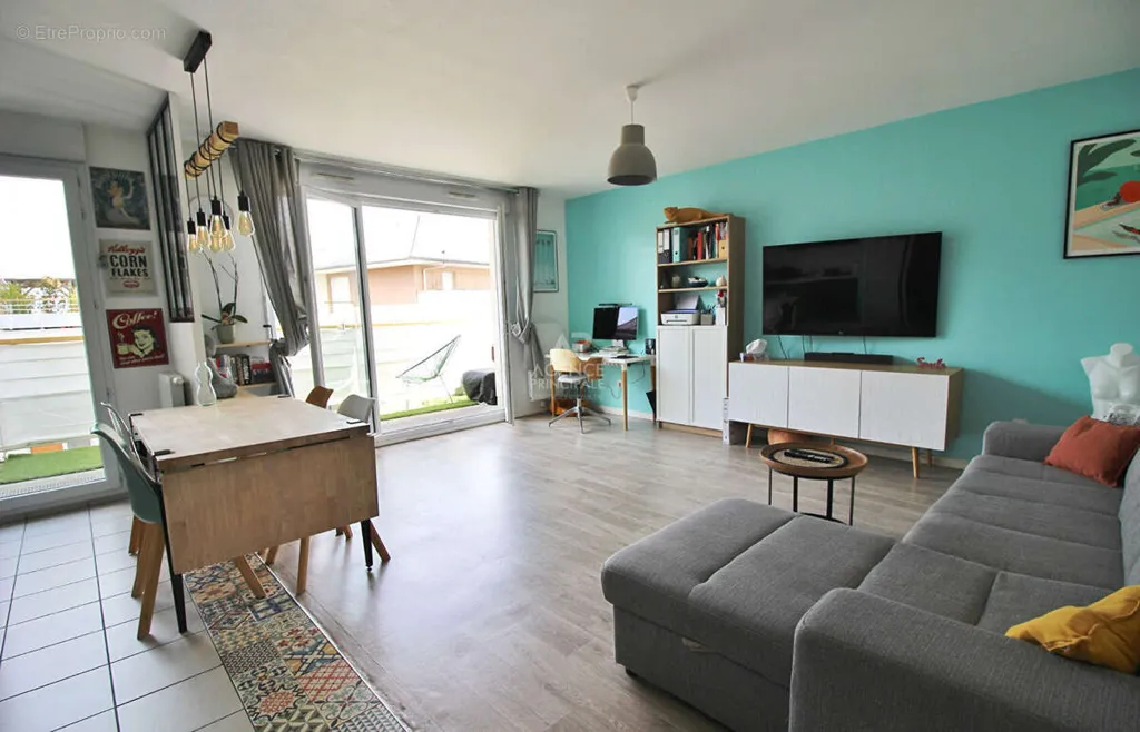 Soggiorno - 3-Bed Apartment with Balcony in Ermont Centre