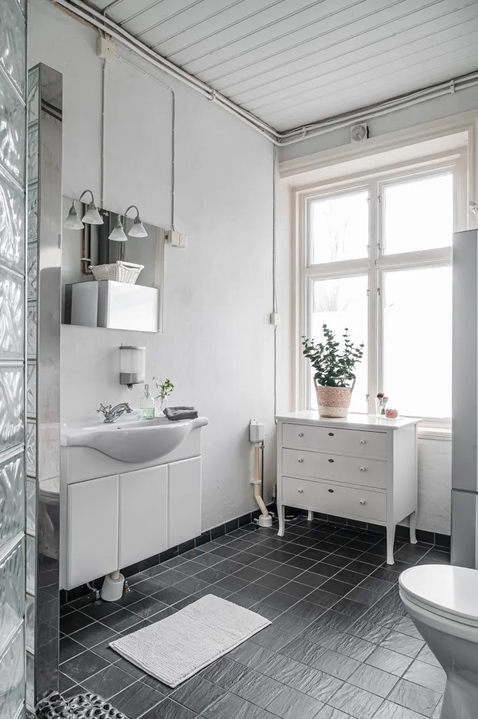 Salles de bain - Historic Schoolhouse Villa in Väse