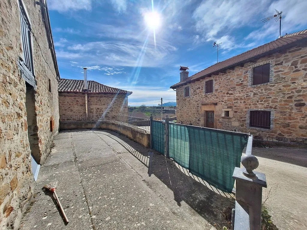 Aed - Rustic Stone House with Mountain View in Vergaño
