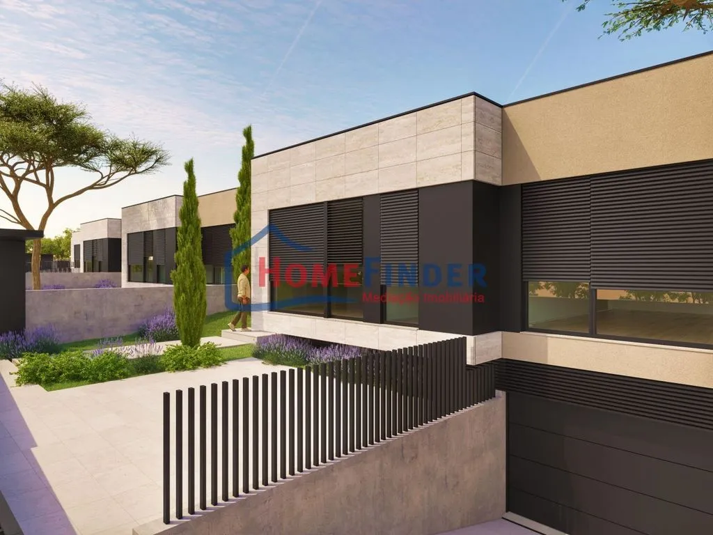 Contemporary House with Pool in Braga