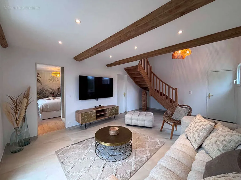 Séjour - Villa Rénovée avec Piscine à Ouistreham