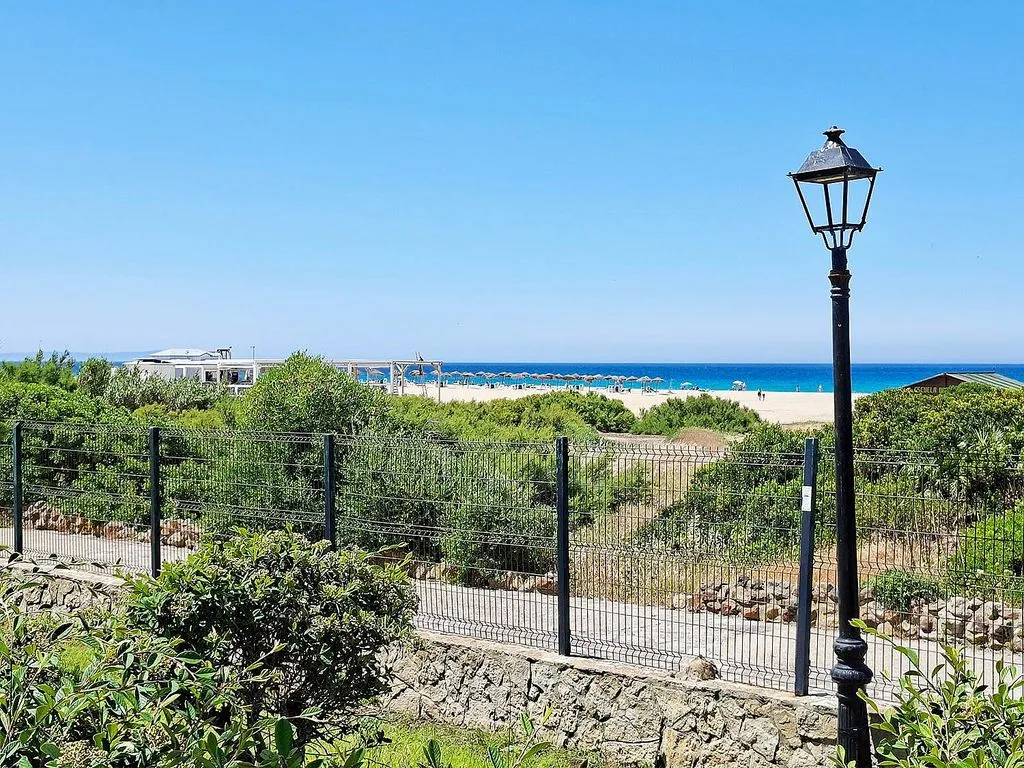 Aed - Terraced Apartment with Pool in Central Location