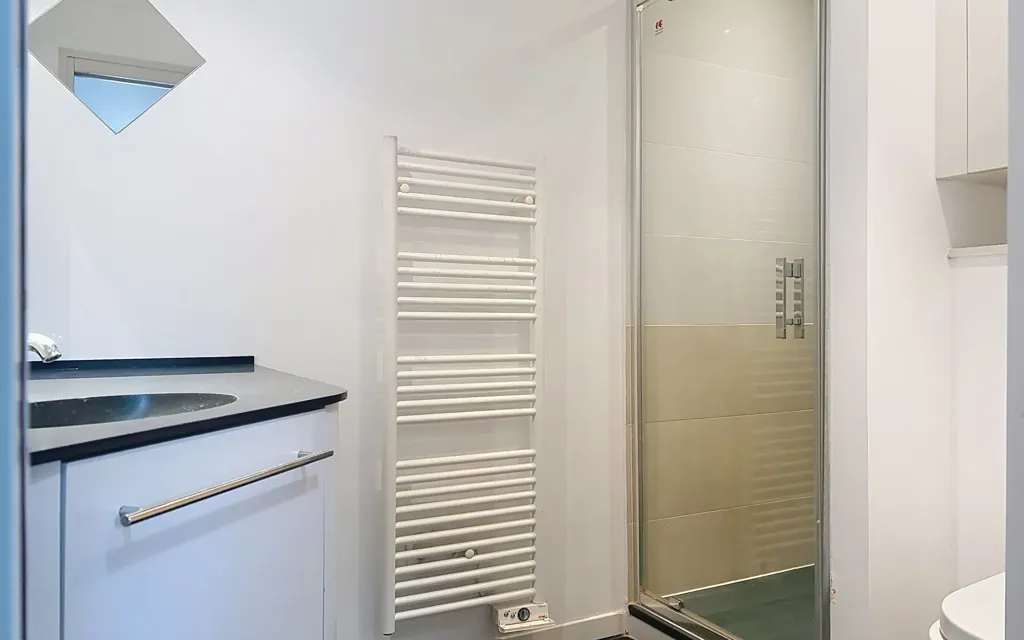 Salles de bain - Appartement Rénové avec Balcon au Centre de La Rochelle