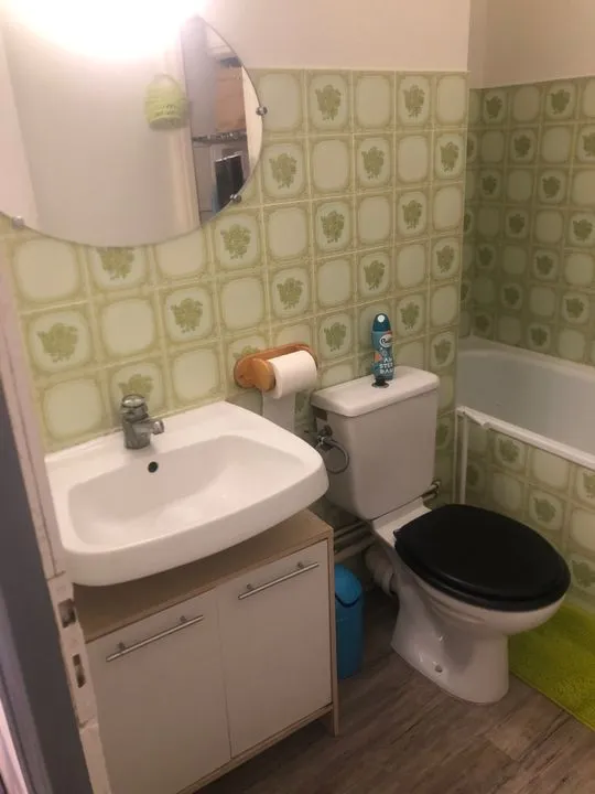 Salles de bain - Studio Meublé à Louer à Niort