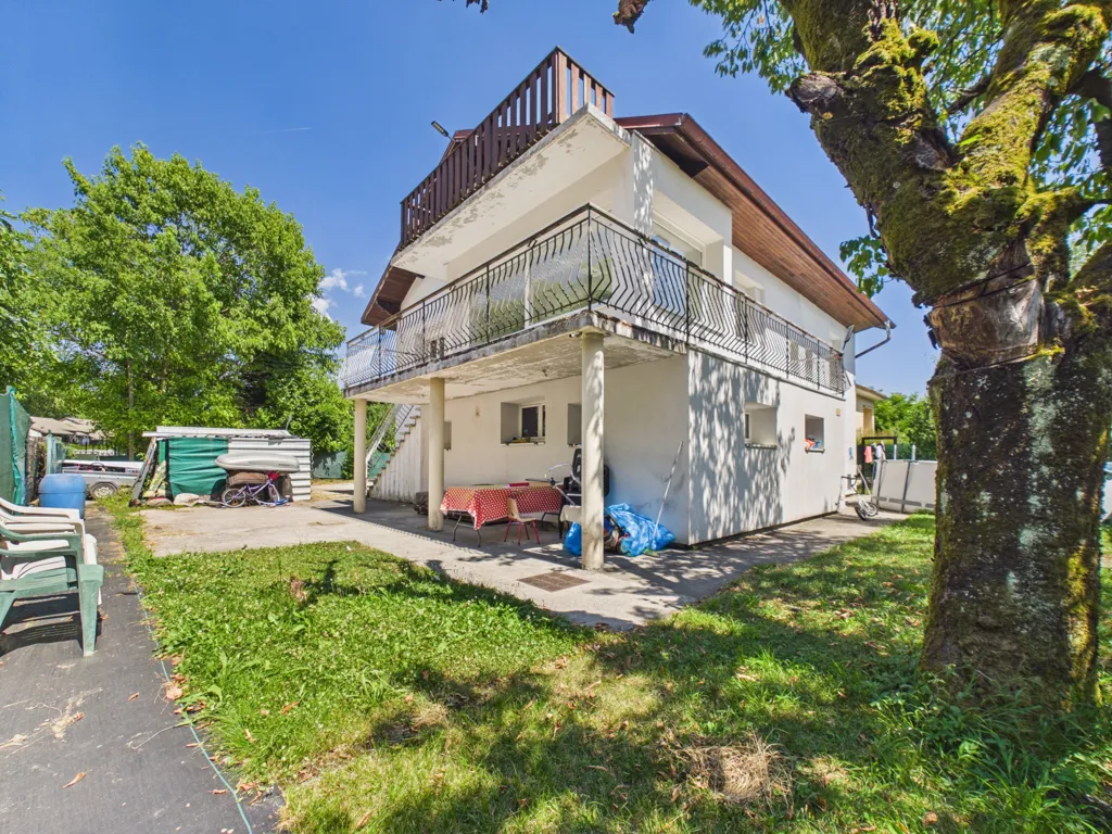 Esterno - Three-Level House with Terrace in Chambéry