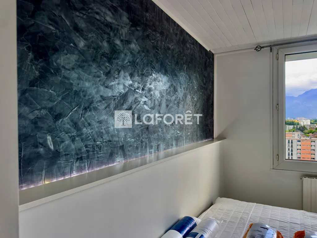 Chambres - Appartement Meublé Traversant à Saint-Martin-d'Hères