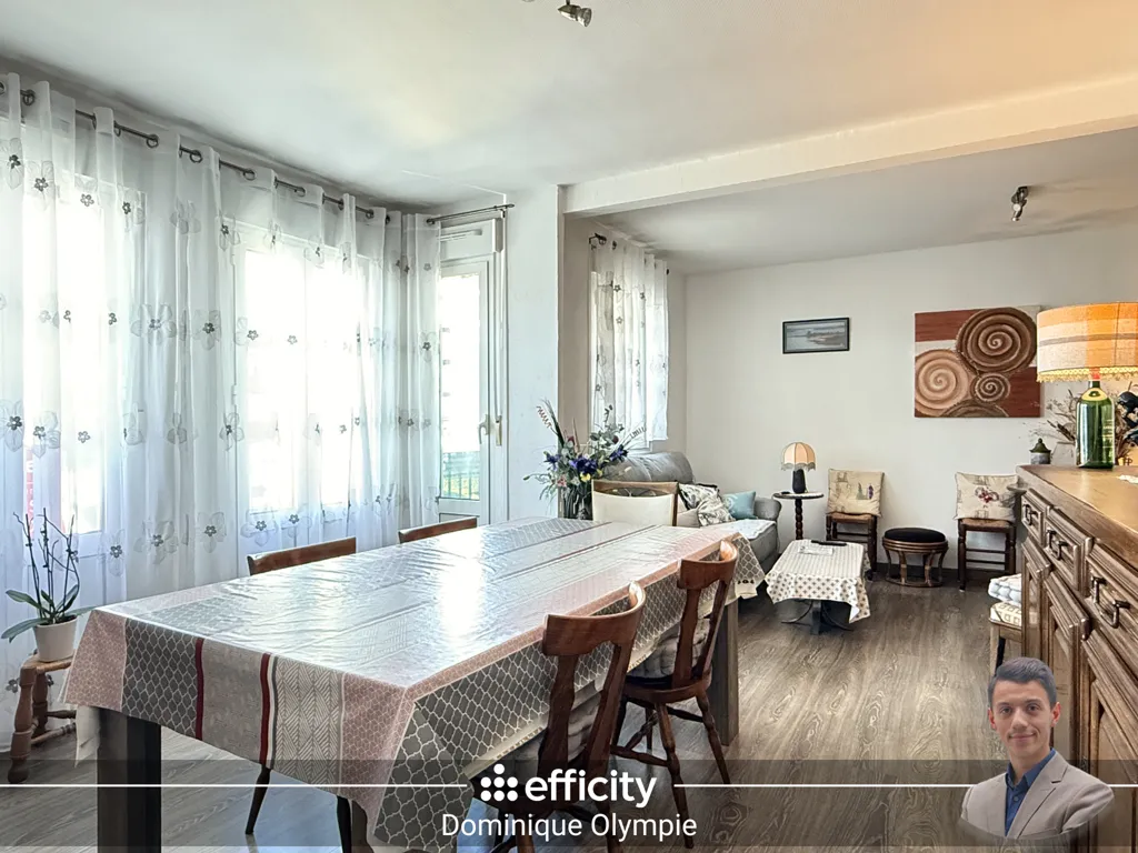 Söögituba - T5 Apartment with Balcony in St Brieuc