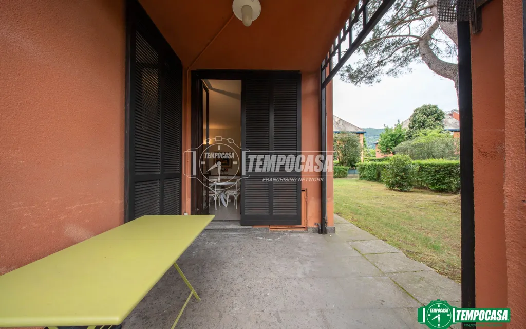 Terrasse - Trilocale with Private Garden near Lake Lesa