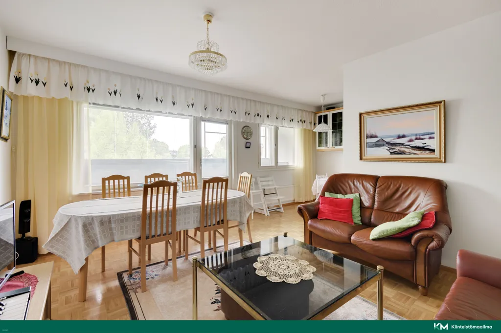 Wohnzimmer - Apartment with Balcony in Pukinmäki, Helsinki