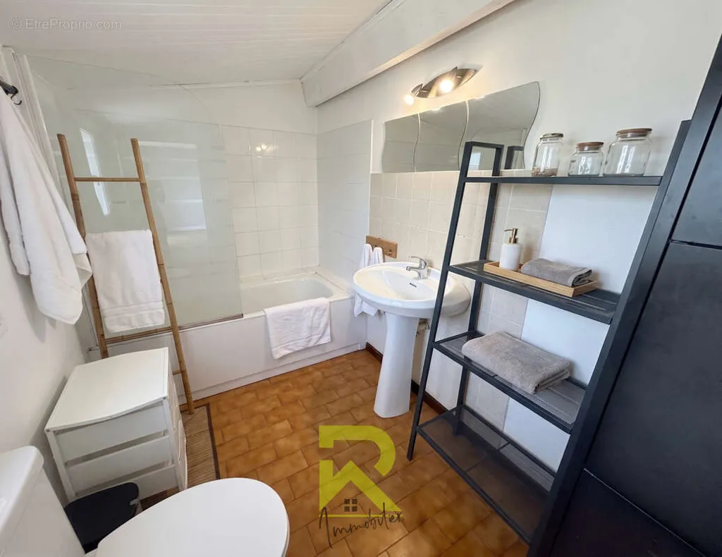 Salles de bain - Maison T4 avec Jardin et Garage au Grau d'Agde