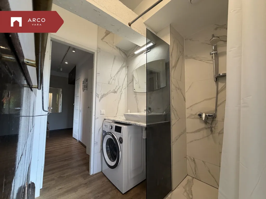 Salles de bain - Appartement 2 pièces à EE
