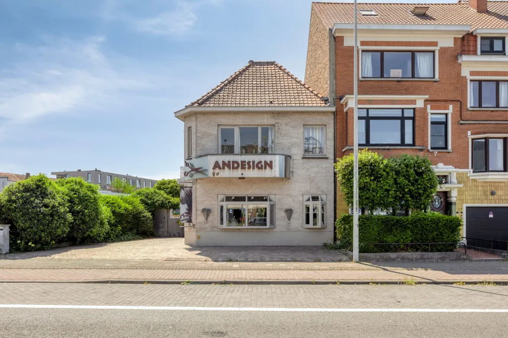 Extérieur - Mixed-Use Property with Private Drive in Bruges