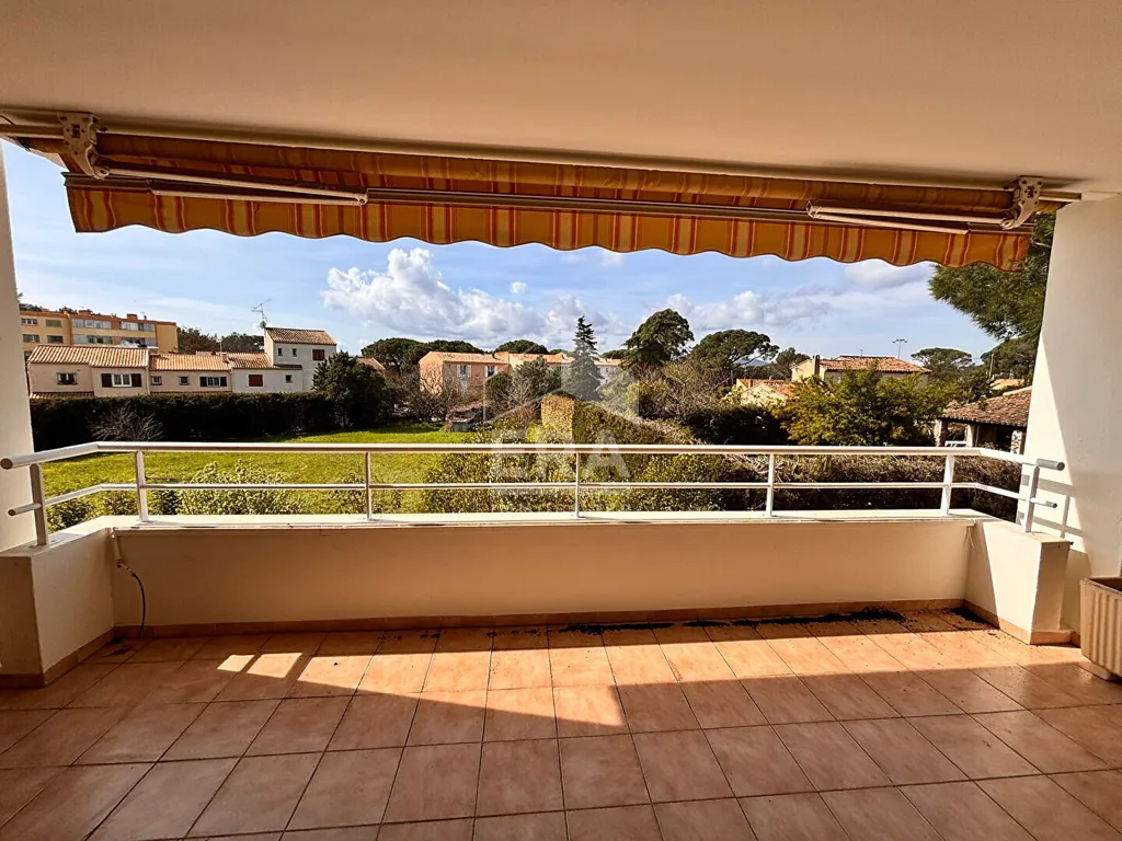 Rõdu - Apartment with Terrace in Saint-Raphaël
