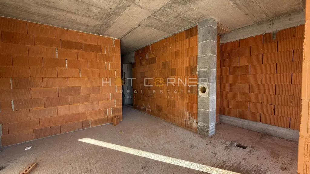 Toad - Two-Bedroom Apartment with Terrace in Valmade, Pula