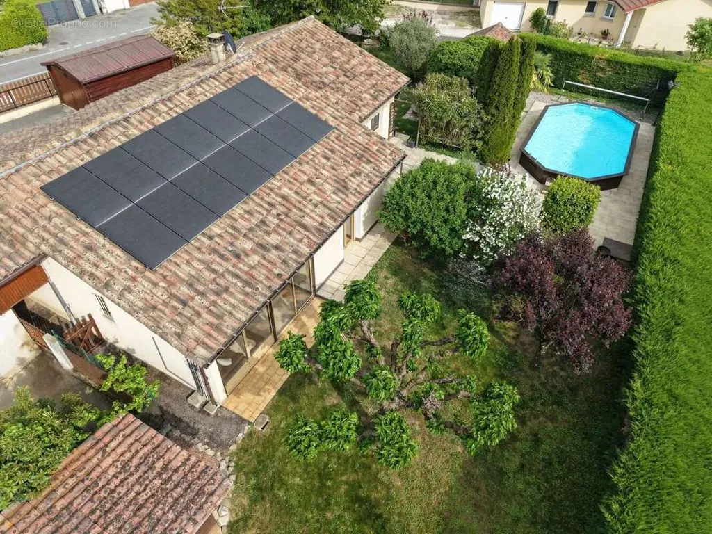 Vue aérienne - Maison de Plain Pieds avec Piscine à St Marcellin